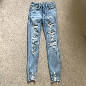 NWOT distressed American Eagle skinny jeans